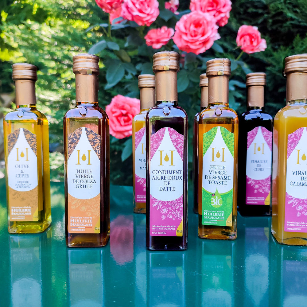 L'huilerie Beaujolaise produit des huiles vierges entièrement naturelles, chacune composée à 100% d'un fruit unique, et des vinaigres de fruits selon une méthode ancestrale préservée.