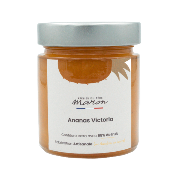 Pot de confiture artisanale d’ananas Victoria l'Atelier du Père Maron, étiquette blanche et couvercle argenté.