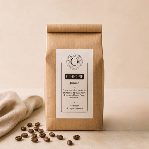 Café en grains d’Éthiopie Jimma en sachet kraft Crack Cafés, avec grains de café.