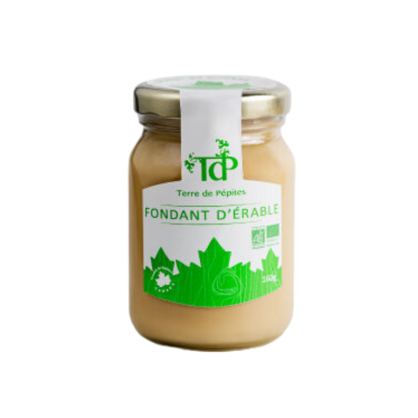 Fondant d’érable bio en pot en verre, texture crémeuse et étiquette verte aux feuilles d’érable.