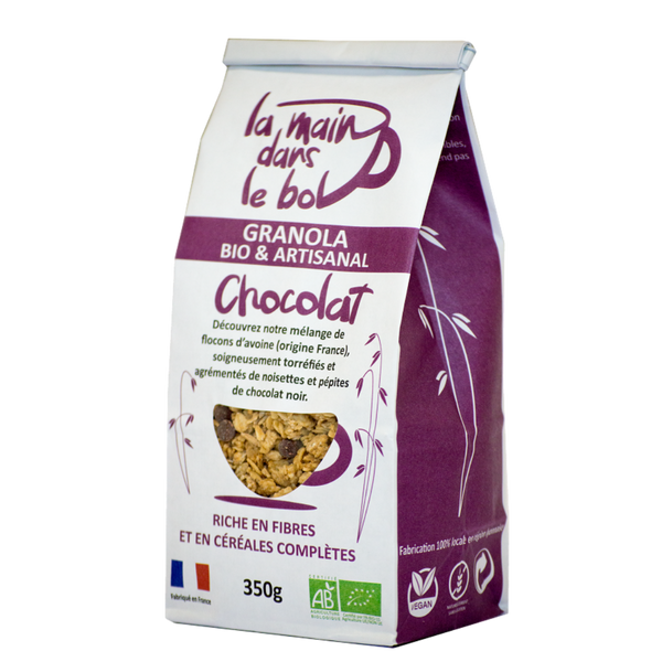 Sachet de granola bio et artisanal au chocolat La Main dans le Bol, composé de flocons d’avoine français, noisettes et pépites de chocolat noir,350g.