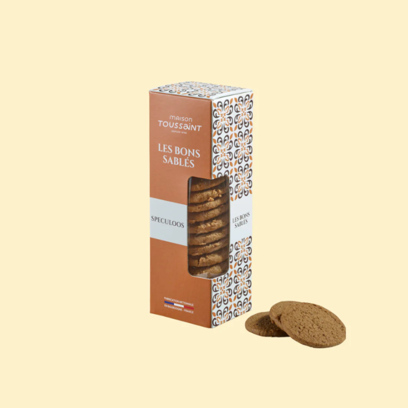 Biscuits sablés au spéculoos Maison Toussaint dans une boîte orange et blanche avec fenêtre transparente.