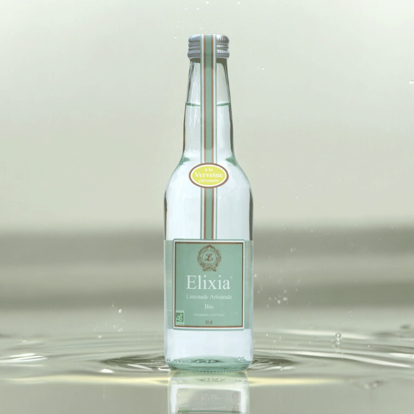 Bouteille de limonade artisanale bio Elixia à la verveine citronnée.