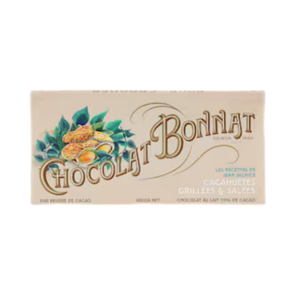 Tablette de chocolat au lait aux cacahuètes grillées et salées, emballage Bonnat illustré de cacahuètes sur fond beige.