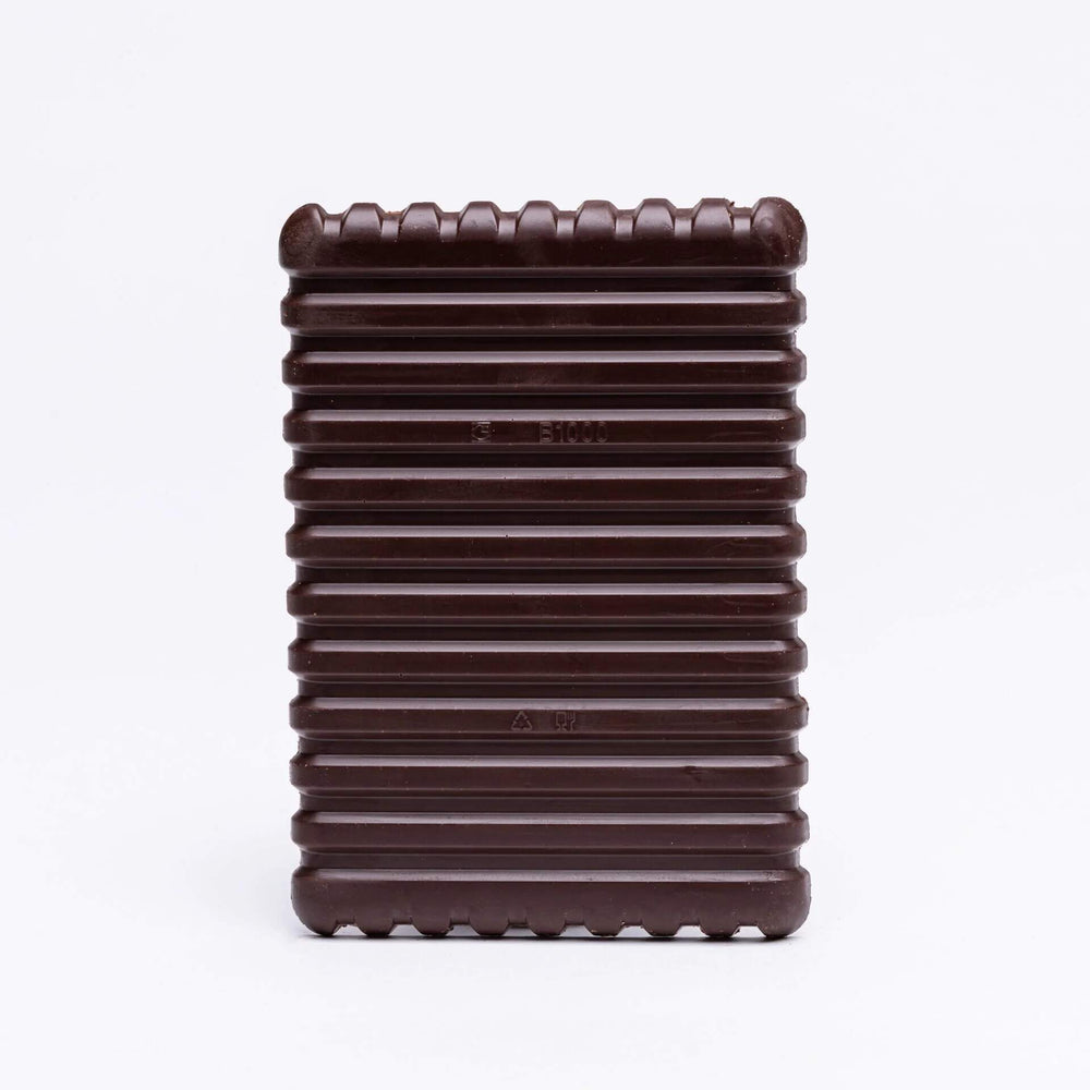 Tablette de chocolat noir 75% Bio parsemée de nougatine La Frigoulette.
