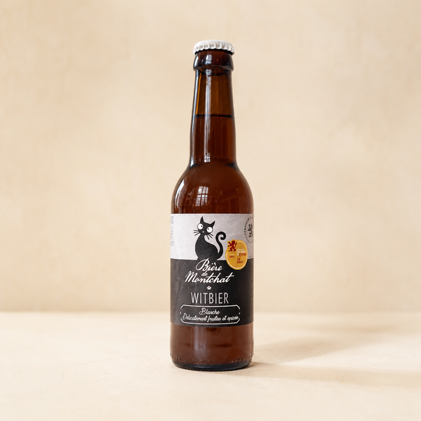 Bière blanche sur fond beige 