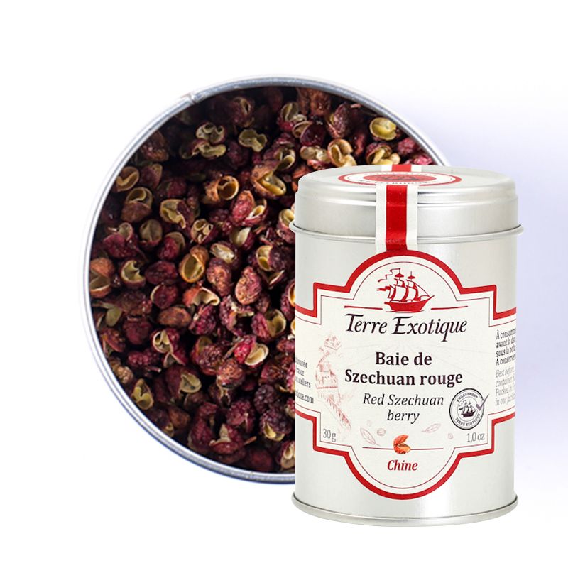 La baie de Szechuan rouge, également appelée poivre de Szechuan rouge, est une épice chinoise antique qui marie subtilement des notes d'agrumes et de piquant. Produit par Terre exotique.