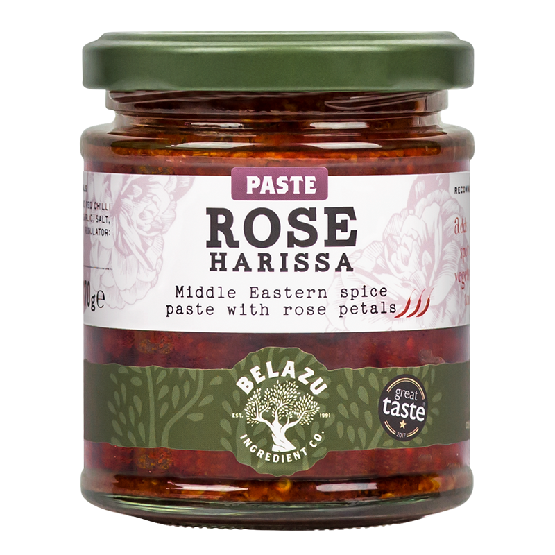 Belazu Harissa à la rose est une harissa (pâte) aromatisée à la rose, préparée à partir de paprika et de piments rouges réhydratés, mélangés avec des huiles végétales telles que le colza et le tournesol, de l'ail, du sel, des épices, ainsi que des pétales de rose.   Produit vendu par Terre Exotique, épicerie fine du monde. 