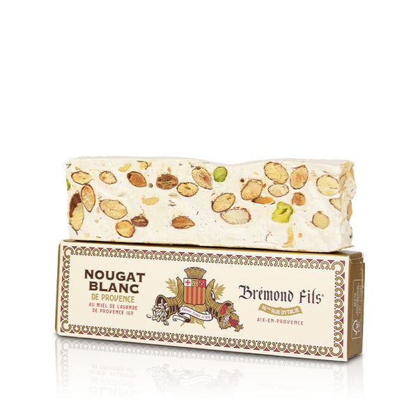 Nougat blanc de Provence au miel de lavande de Provence IGP, garni de généreuses amandes et pistaches entières, présenté sur une élégante boîte ornée du logo Brémond Fils.